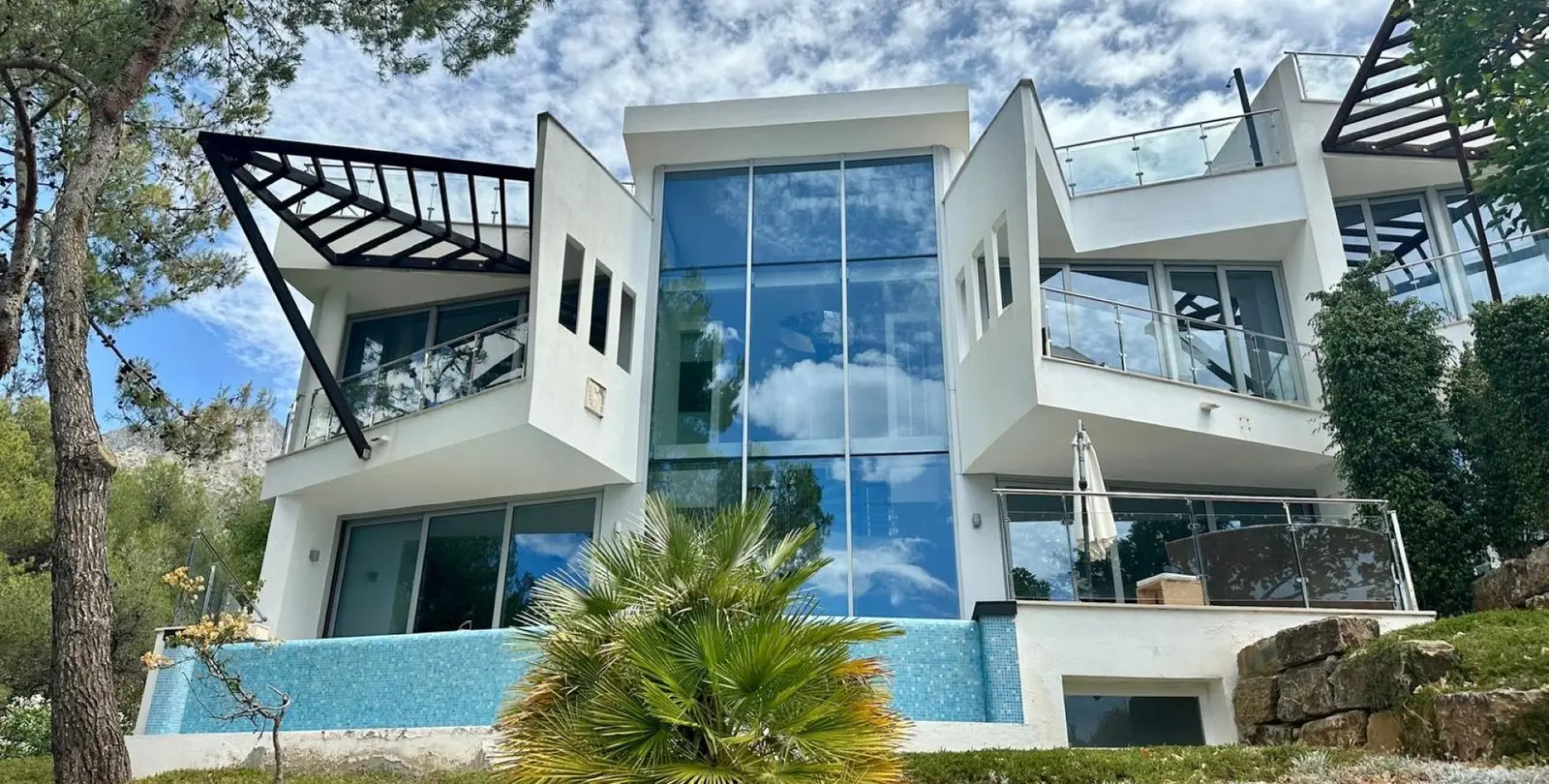 Sale of townhouse in The Golden Mile 26
