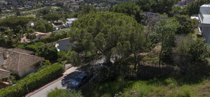 Venta de parcela residencial en Nueva Andalucía 0
