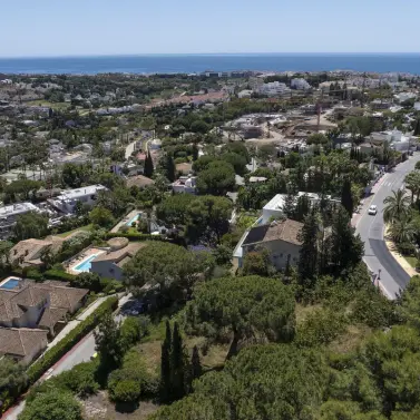Venta de parcela residencial en Nueva Andalucía