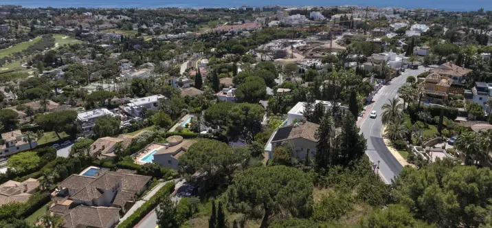 Venta de parcela residencial en Nueva Andalucía 1