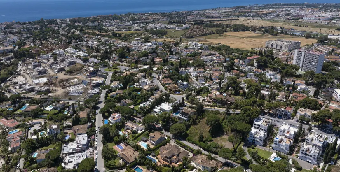 Venta de parcela residencial en Nueva Andalucía 20
