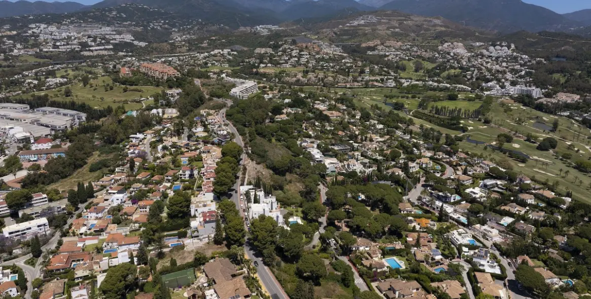 Venta de parcela residencial en Nueva Andalucía 22