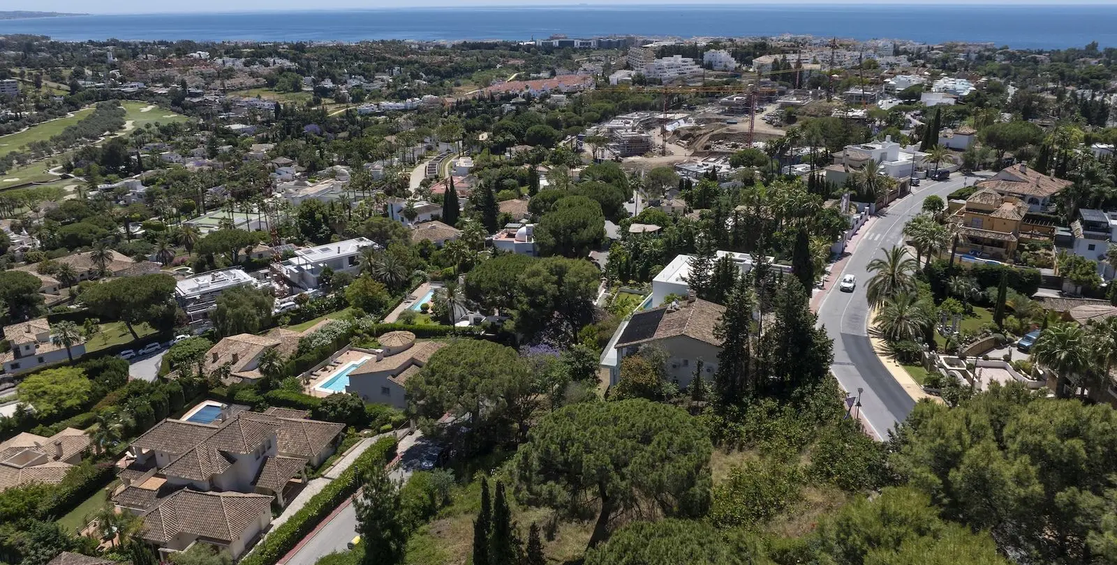 Sale of residential plot in Nueva Andalucía 3