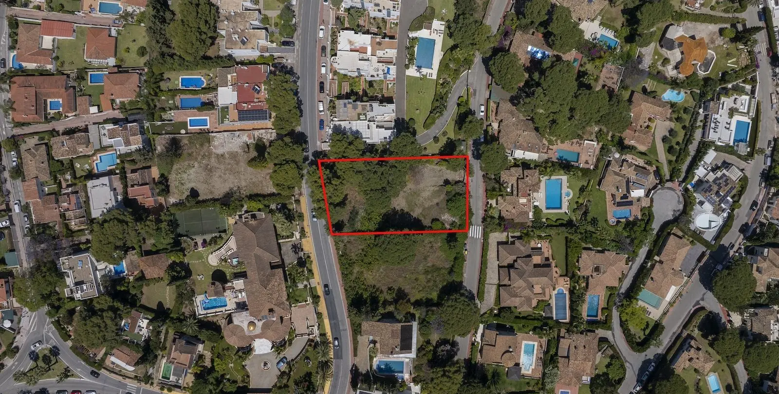 Sale of residential plot in Nueva Andalucía 4