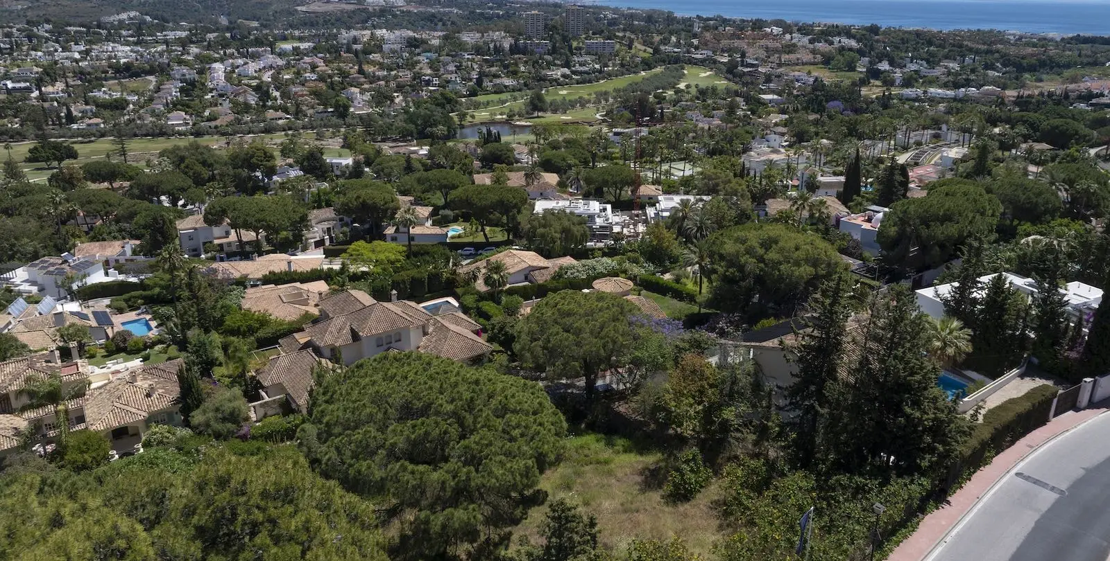 Sale of residential plot in Nueva Andalucía 18