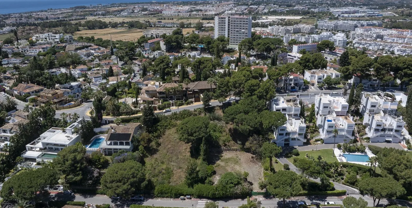 Sale of residential plot in Nueva Andalucía 23