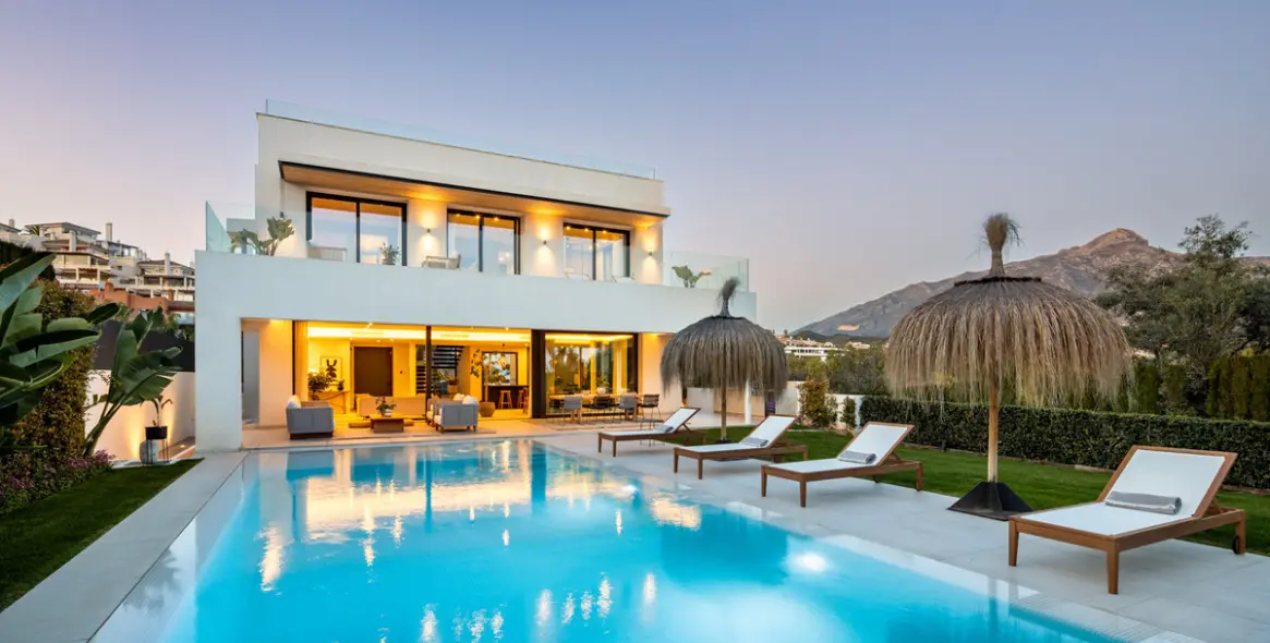 Venta de villa independiente en Nueva Andalucía 1