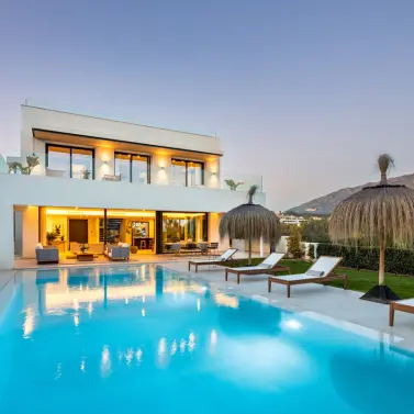 Venta de villa independiente en Nueva Andalucía