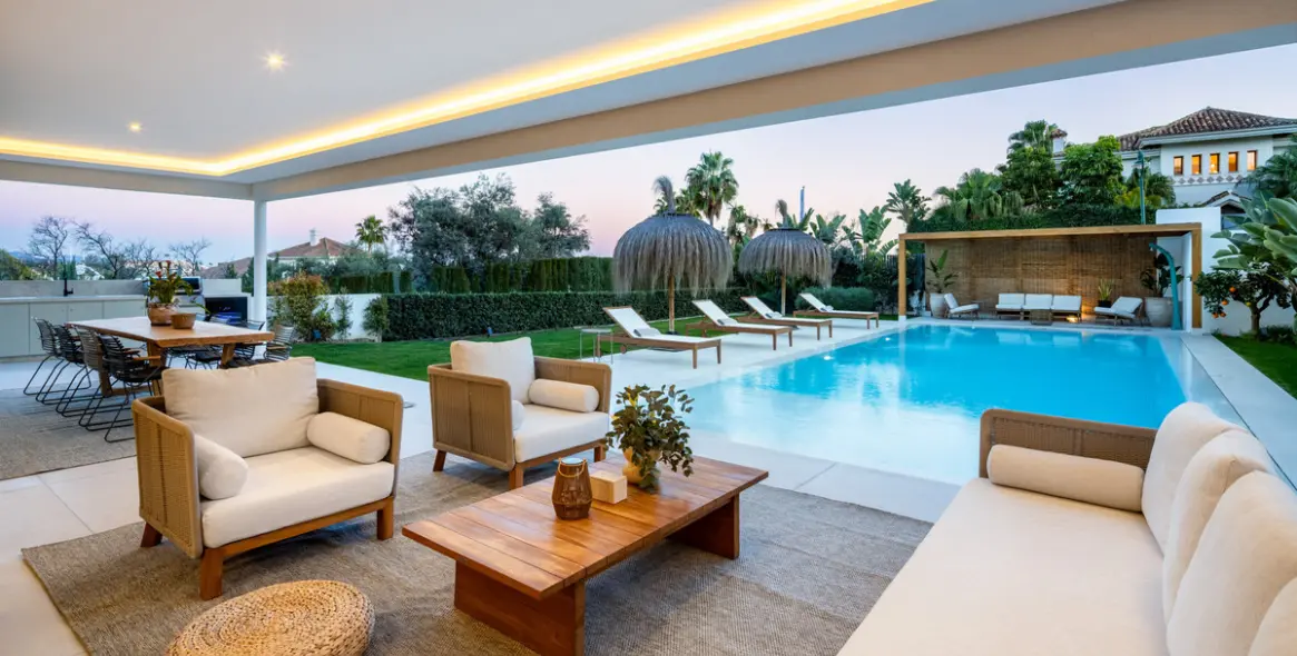 Venta de villa independiente en Nueva Andalucía 2