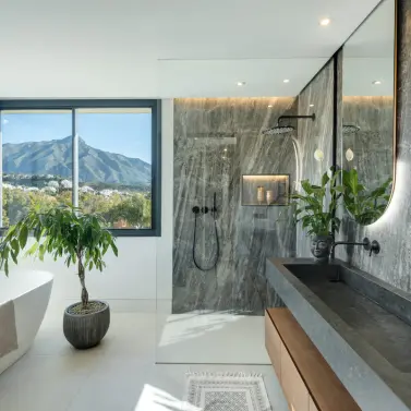 Venta de villa independiente en Nueva Andalucía
