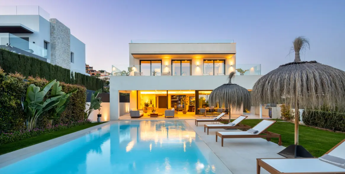 Venta de villa independiente en Nueva Andalucía 8
