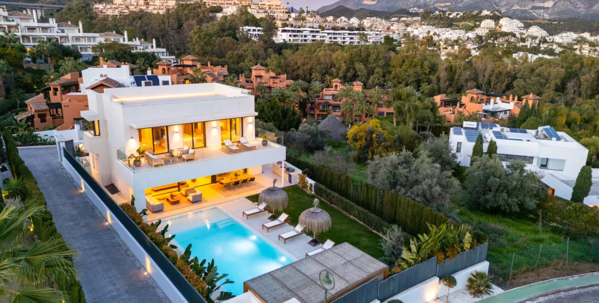 Venta de villa independiente en Nueva Andalucía 9