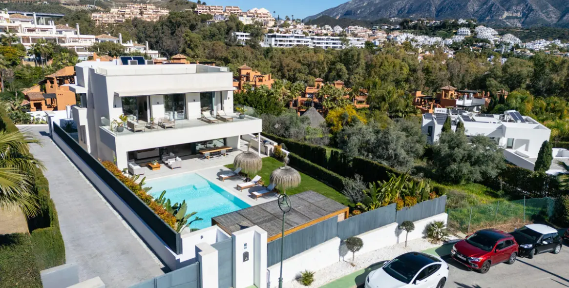 Venta de villa independiente en Nueva Andalucía 10