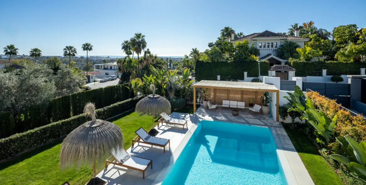 Venta de villa independiente en Nueva Andalucía 11