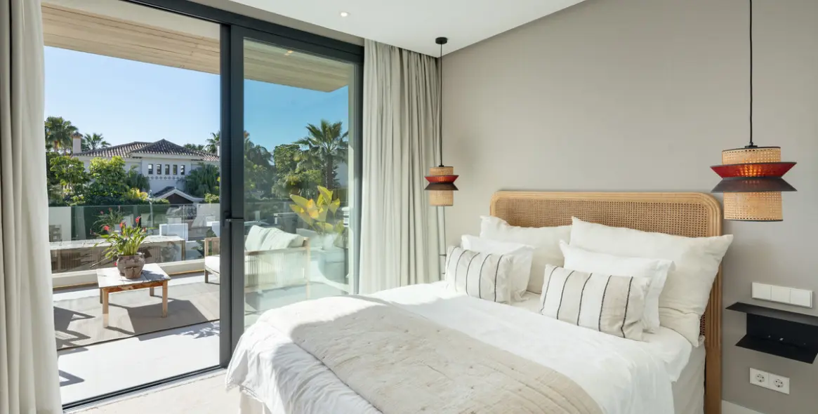Venta de villa independiente en Nueva Andalucía 15
