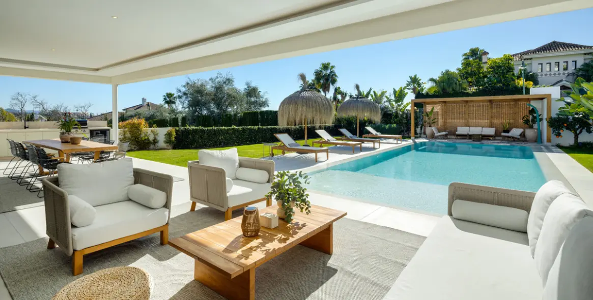 Venta de villa independiente en Nueva Andalucía 24