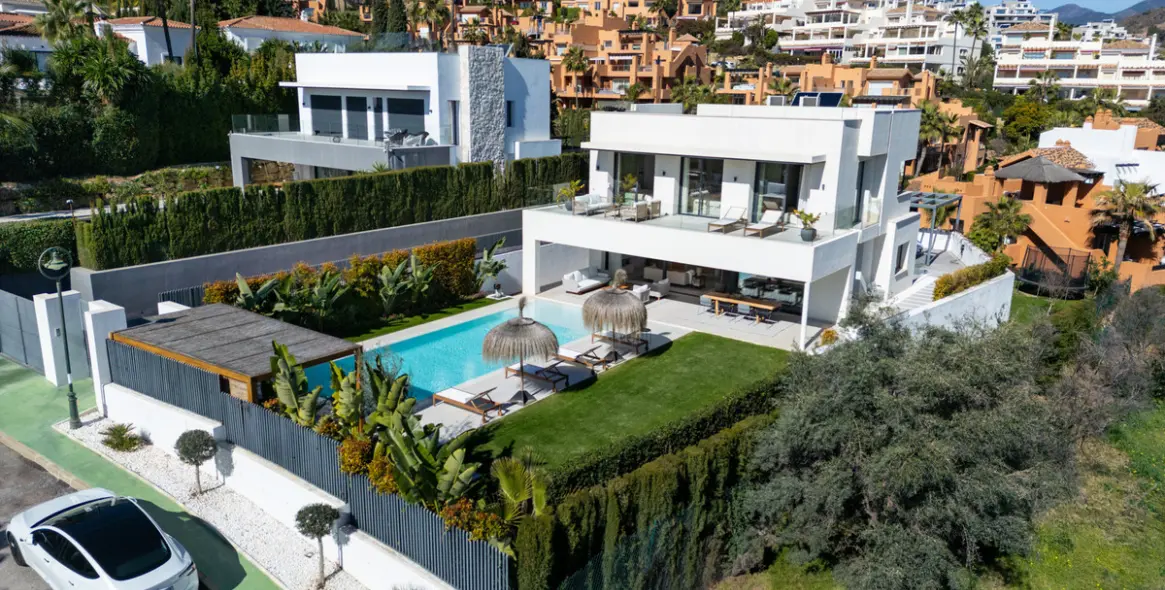 Venta de villa independiente en Nueva Andalucía 33