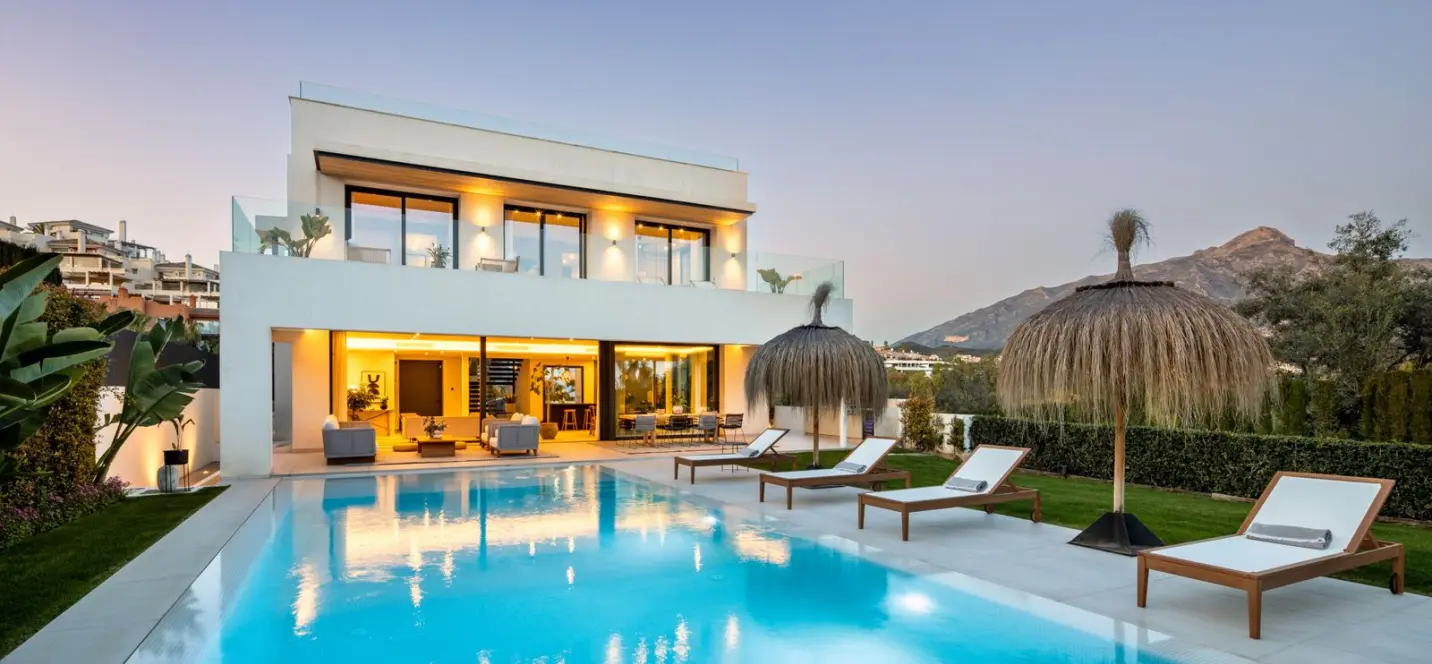 Sale of detached villa in Nueva Andalucía 0