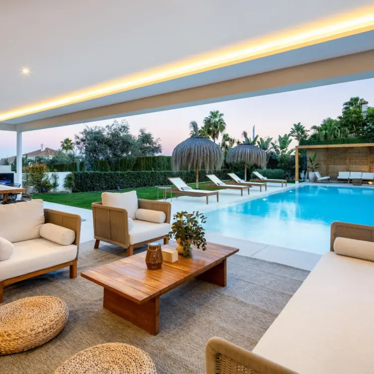 Sale of detached villa in Nueva Andalucía