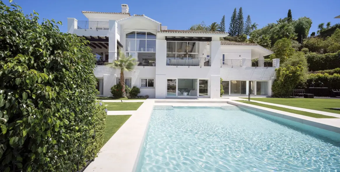 Sale of detached villa in Benahavís 1