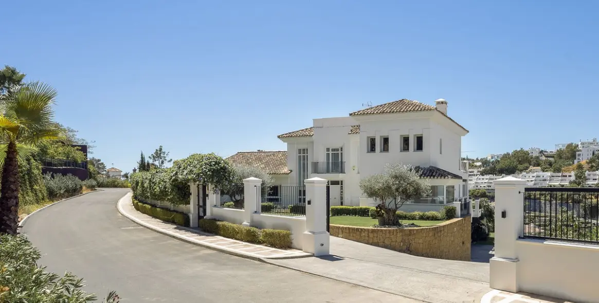 Sale of detached villa in Benahavís 50