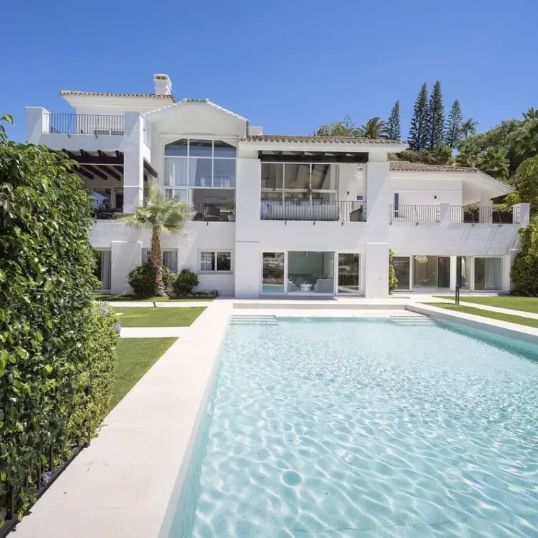 Sale of detached villa in Benahavís