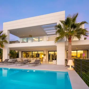 Venta de villa independiente en Nueva Andalucía