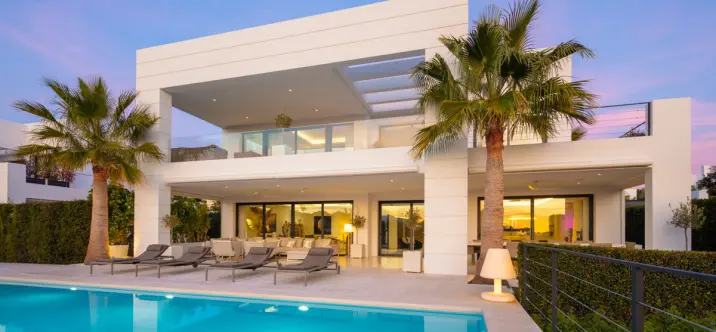 Venta de villa independiente en Nueva Andalucía 0