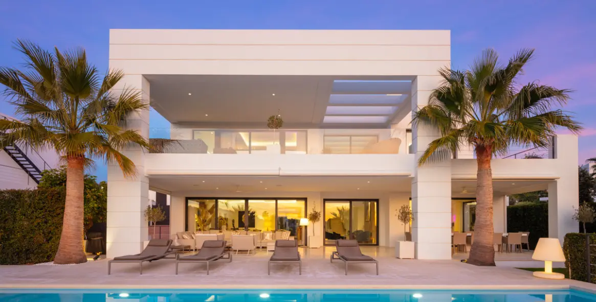 Venta de villa independiente en Nueva Andalucía 3