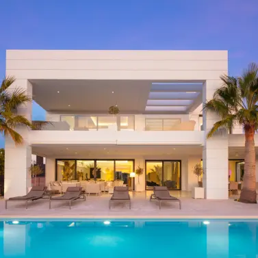 Venta de villa independiente en Nueva Andalucía