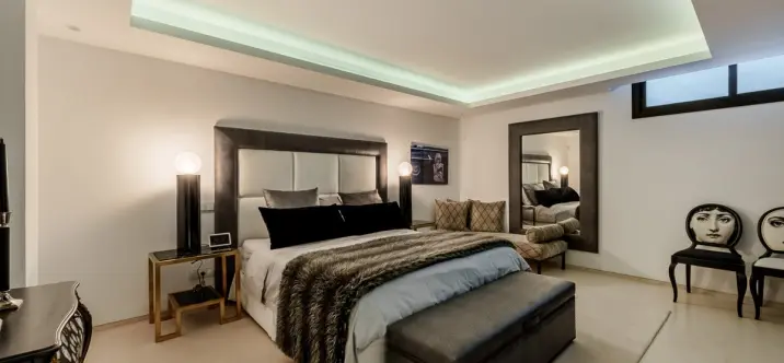 Venta de villa independiente en Nueva Andalucía 4
