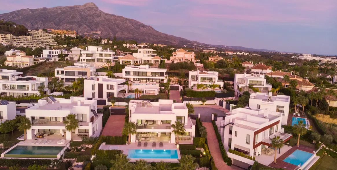 Venta de villa independiente en Nueva Andalucía 10