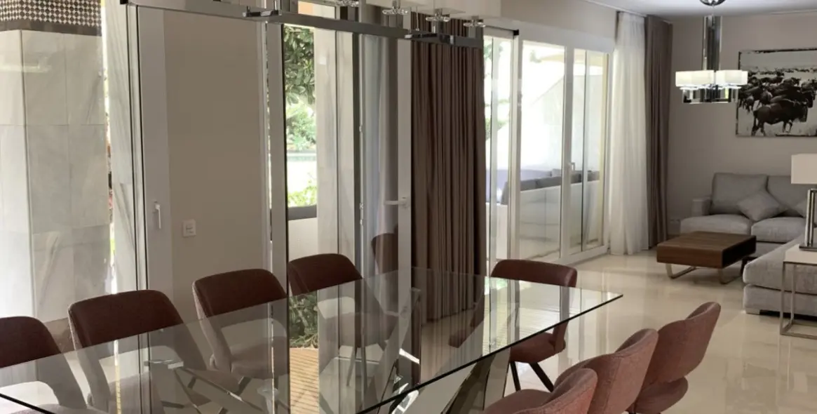 Venta de apartamento en planta baja en Puerto Banús 1