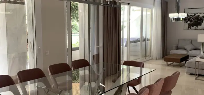 Venta de apartamento en planta baja en Puerto Banús 0