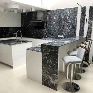 Venta de apartamento en planta baja en Puerto Banús