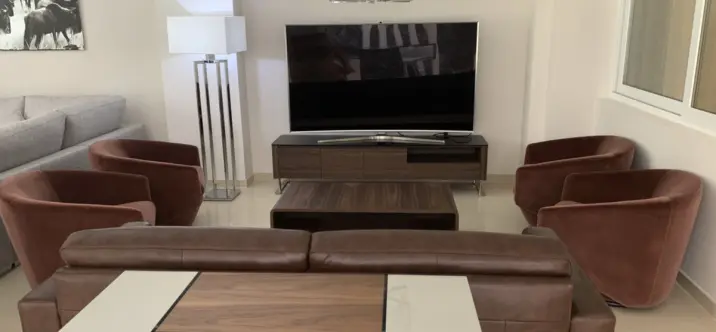 Venta de apartamento en planta baja en Puerto Banús 2