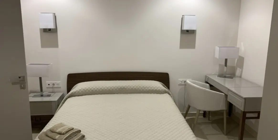 Venta de apartamento en planta baja en Puerto Banús 5