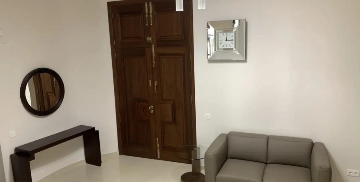 Venta de apartamento en planta baja en Puerto Banús 12