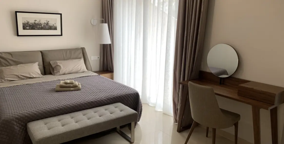 Venta de apartamento en planta baja en Puerto Banús 14
