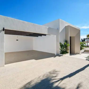 Venta de villa independiente en Nueva Andalucía