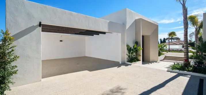 Venta de villa independiente en Nueva Andalucía 1