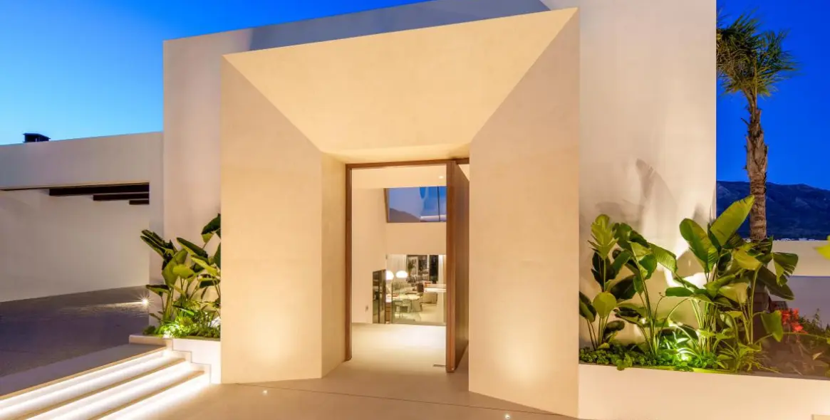Venta de villa independiente en Nueva Andalucía 4