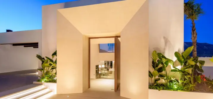 Venta de villa independiente en Nueva Andalucía 3