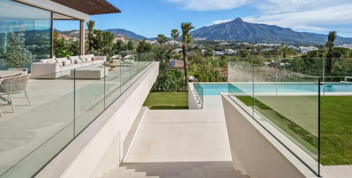 Venta de villa independiente en Nueva Andalucía 74