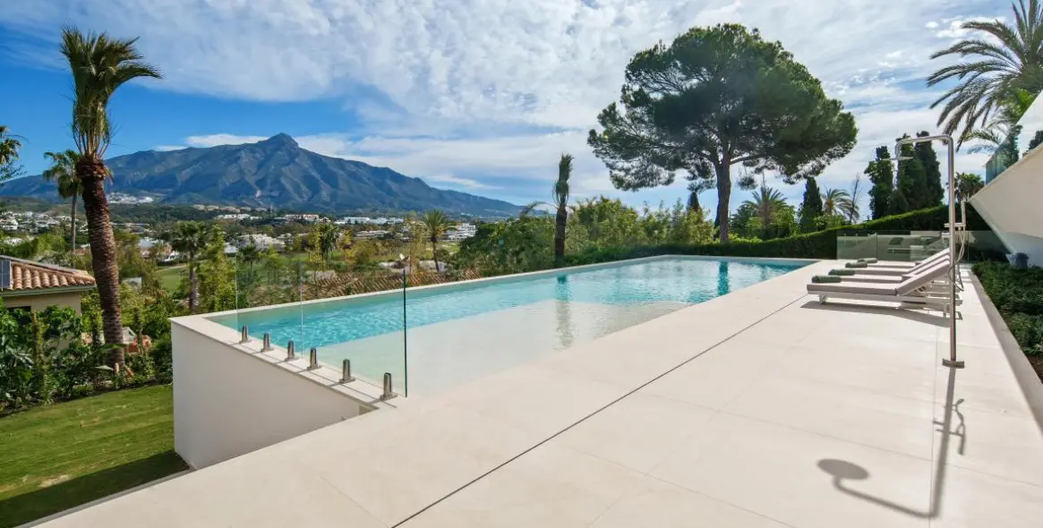 Venta de villa independiente en Nueva Andalucía 77