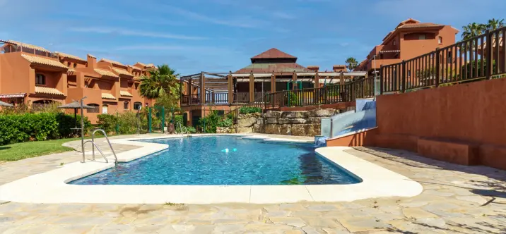 Short-term rent of ground floor apartment in Estepona 0