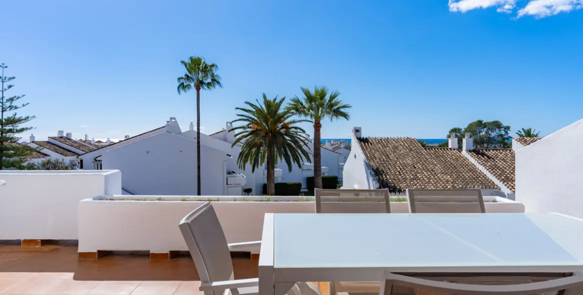 Short-term rent of middle floor apartment in Nueva Andalucía 3