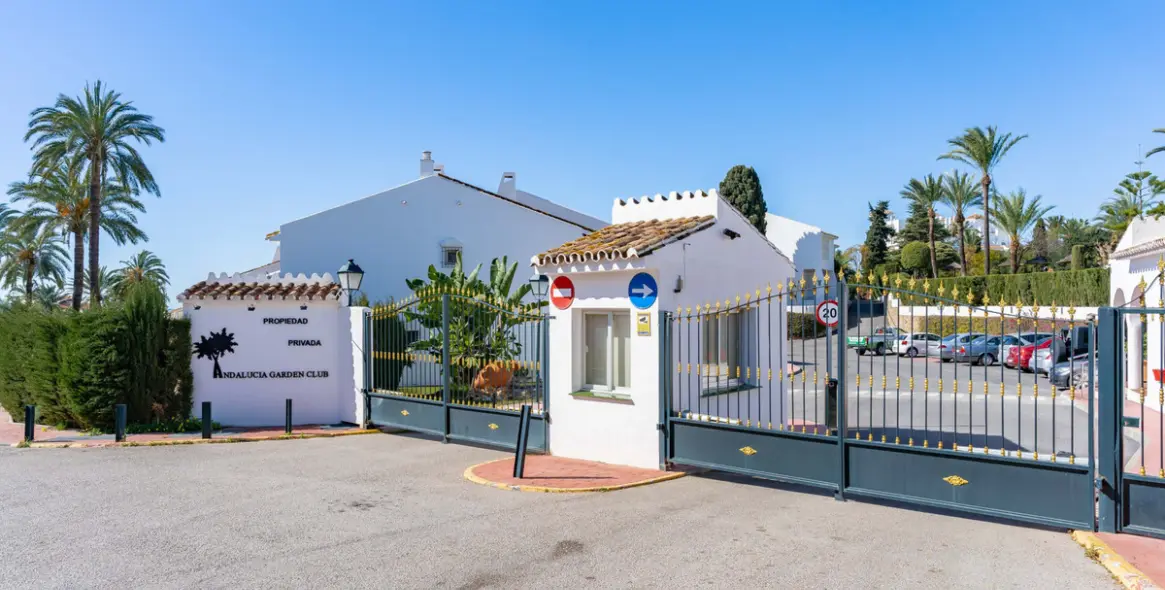 Short-term rent of middle floor apartment in Nueva Andalucía 4