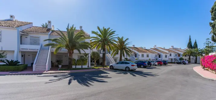 Short-term rent of middle floor apartment in Nueva Andalucía 4