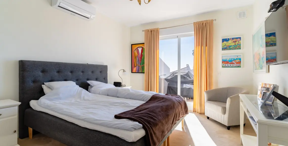 Short-term rent of middle floor apartment in Nueva Andalucía 19